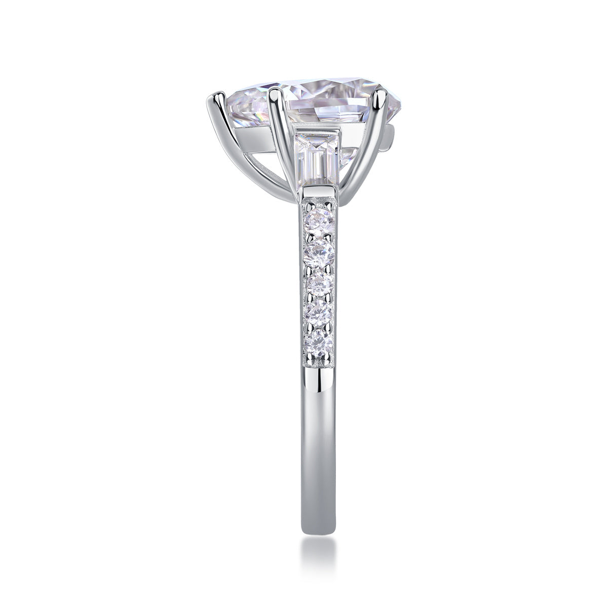 Radiant Majesty – Moissanite Silver Ringa