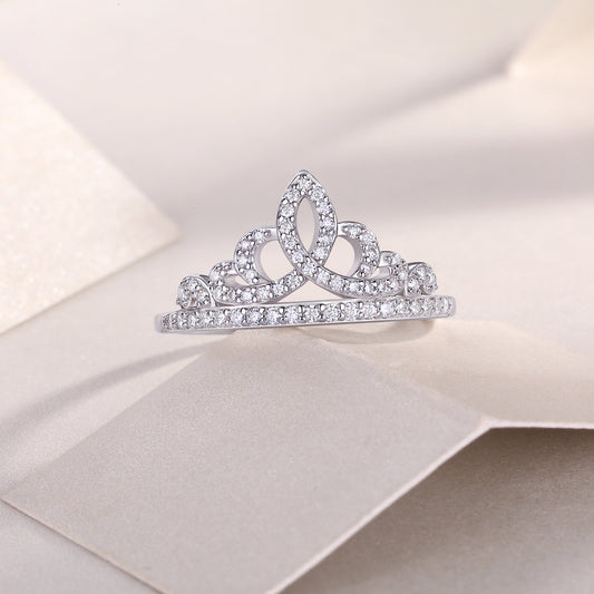 Regal Radiance – Moissanite Silver Crown Ring
