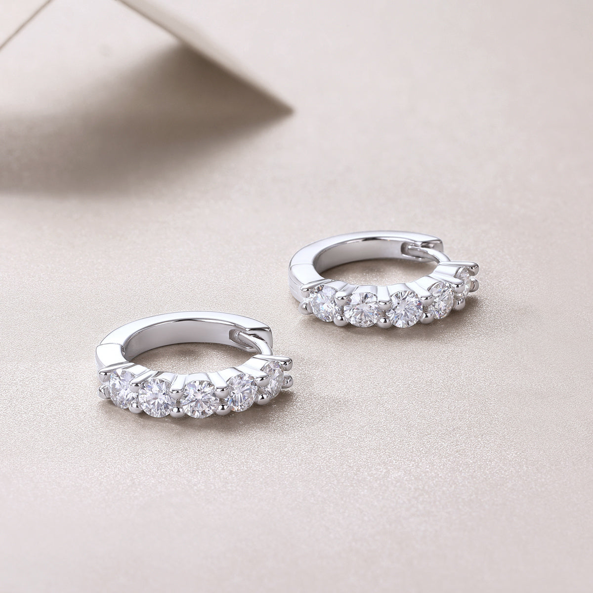 Radiant Glow – Moissanite Silver Stud Earrings