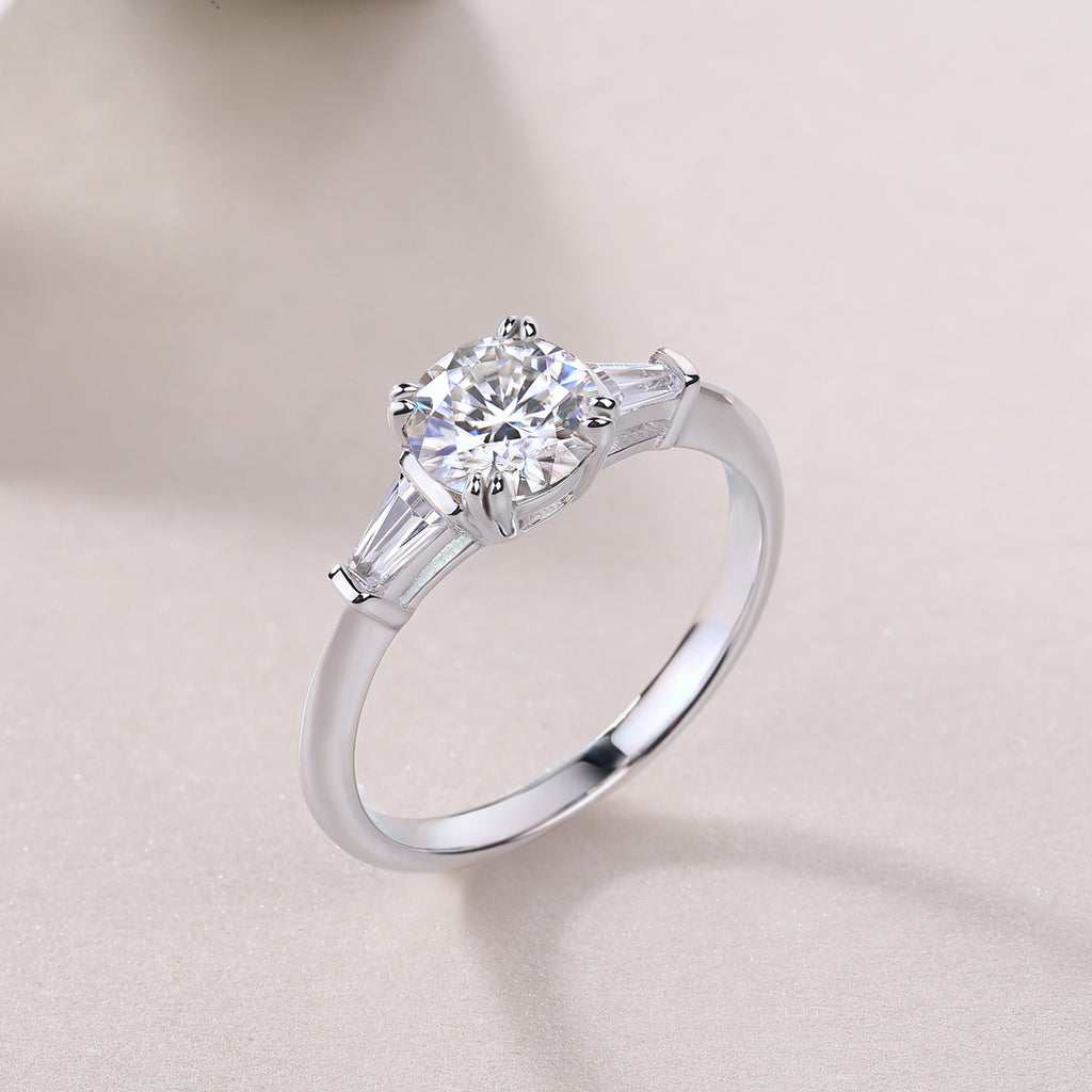 Forever Radiance – Moissanite Silver Wedding Ring
