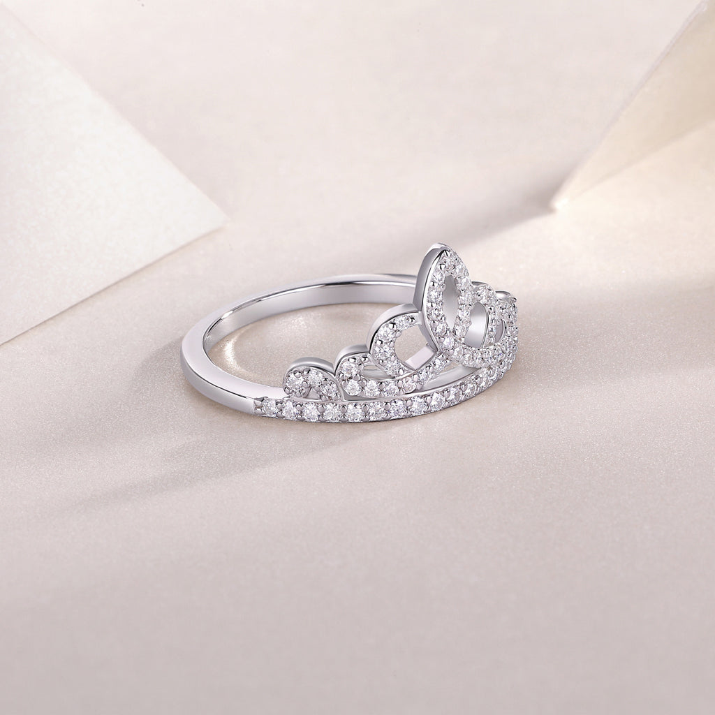Regal Radiance – Moissanite Silver Crown Ring