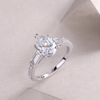 Radiant Majesty – Moissanite Silver Ringa