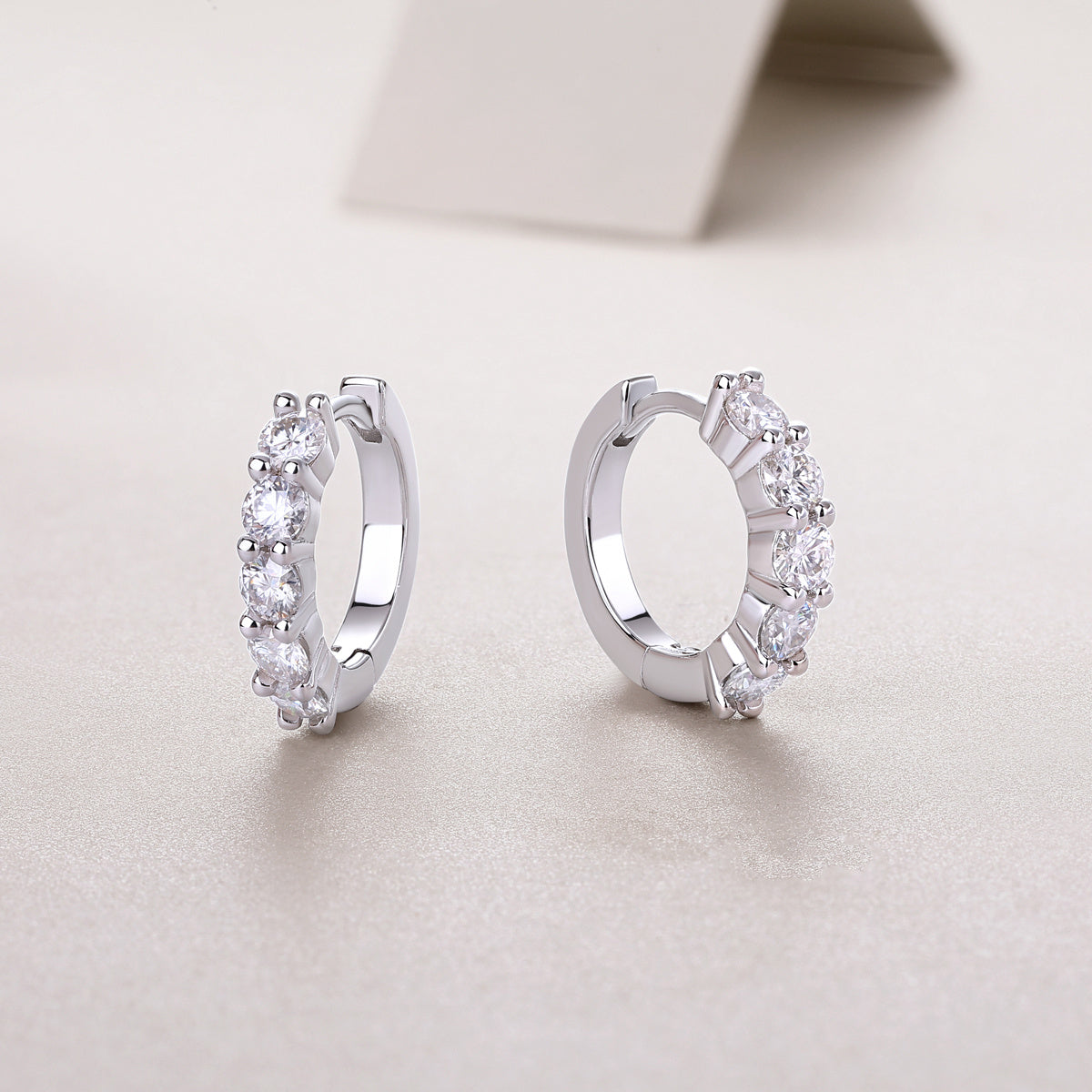 Radiant Glow – Moissanite Silver Stud Earrings
