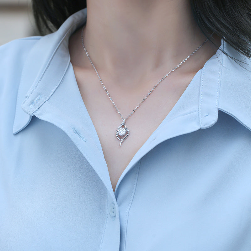 Starlit Skyline – Moissanite Silver Pendant Necklace