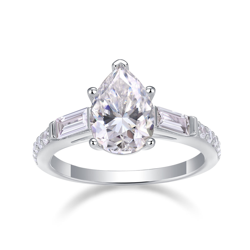 Radiant Majesty – Moissanite Silver Ringa