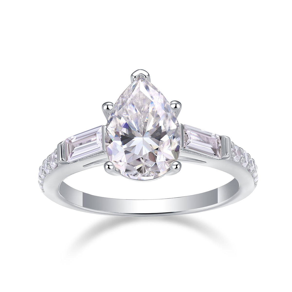 Radiant Majesty – Moissanite Silver Ringa