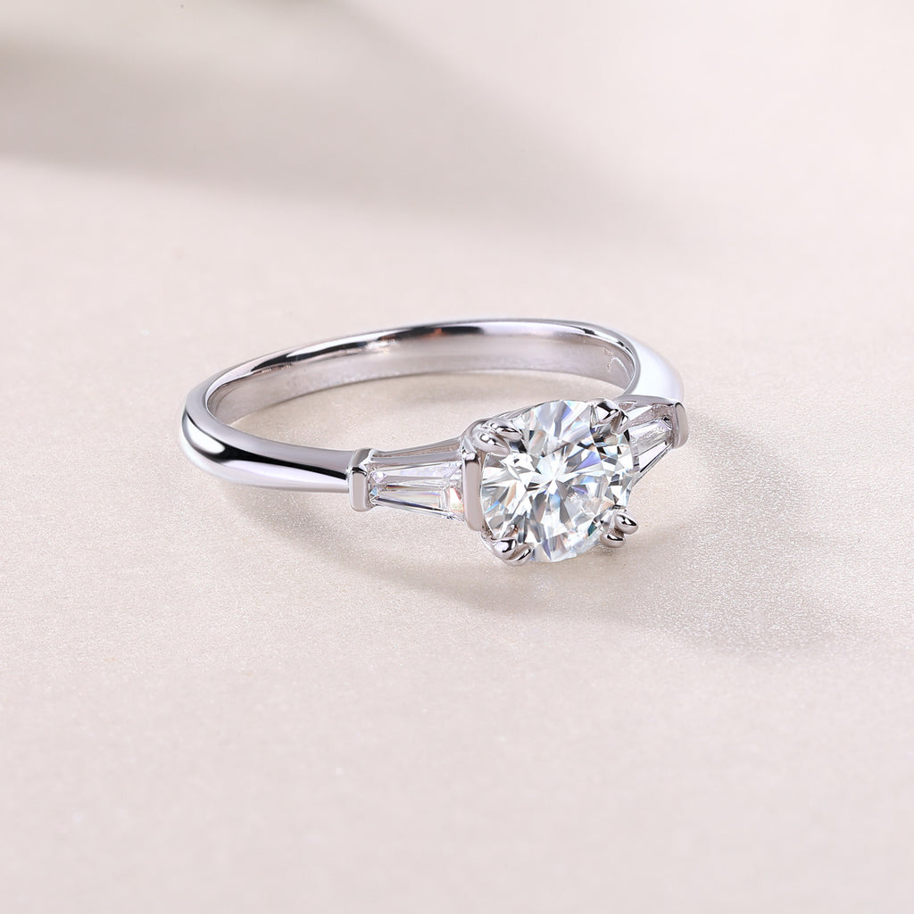 Forever Radiance – Moissanite Silver Wedding Ring