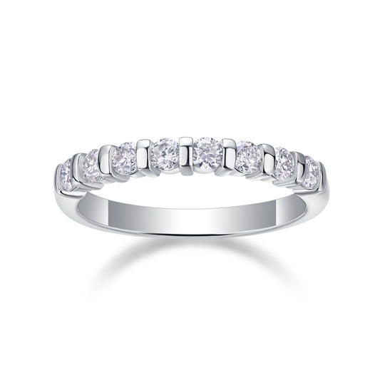 Luminous Elegance – Moissanite Silver Ring