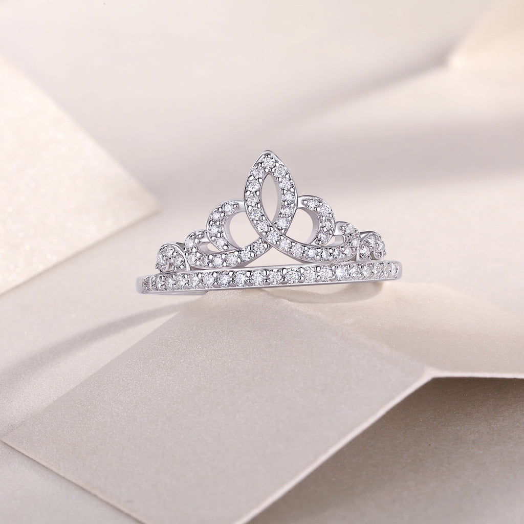 Regal Radiance – Moissanite Silver Crown Ring