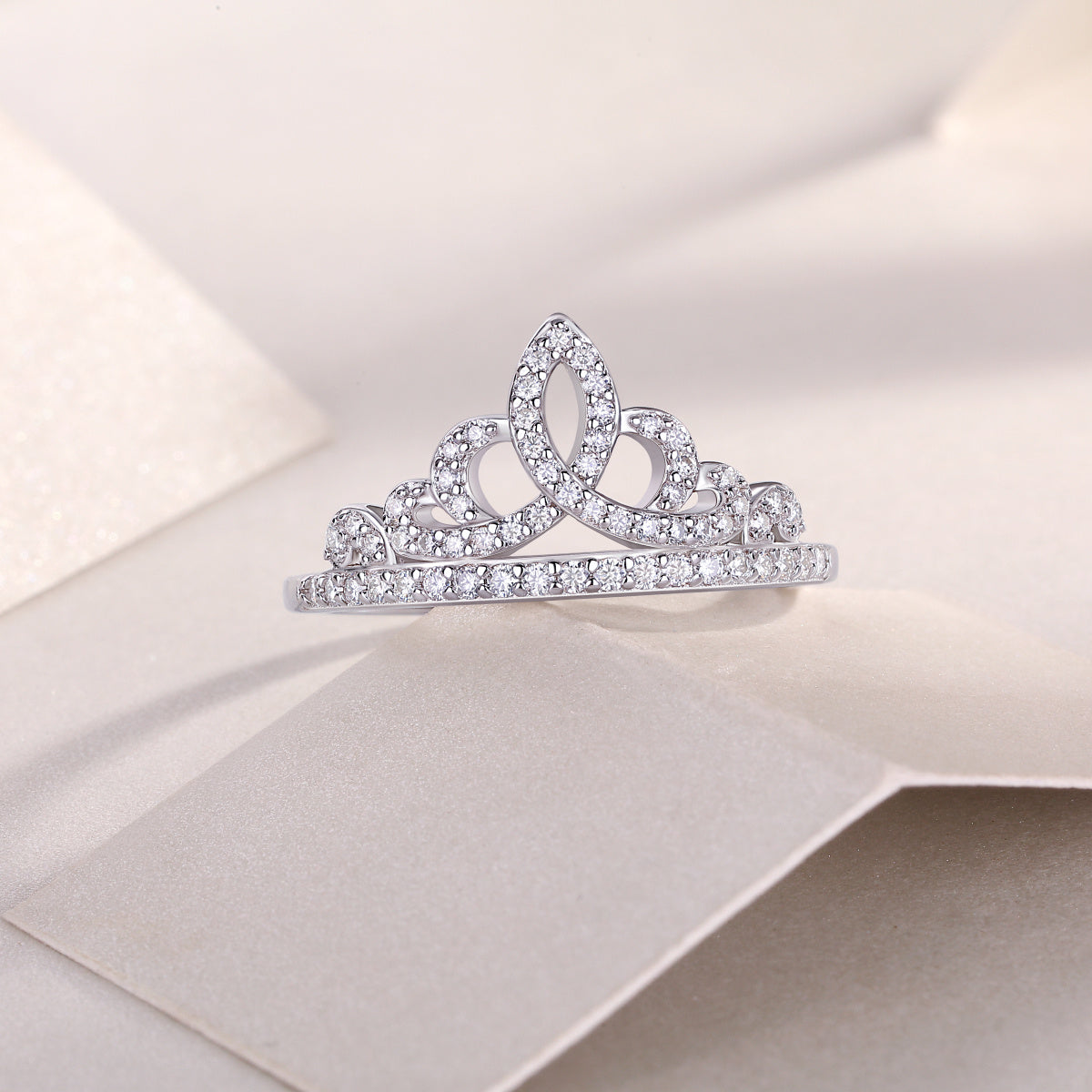 Regal Radiance – Moissanite Silver Crown Ring