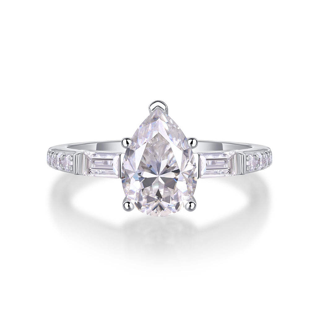 Radiant Majesty – Moissanite Silver Ringa