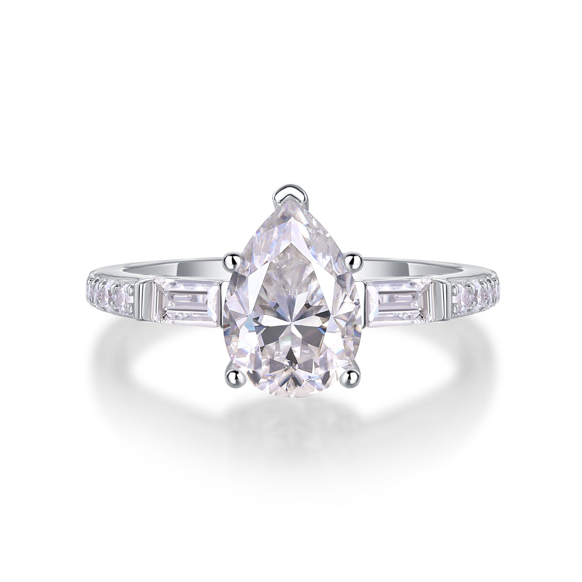 Radiant Majesty – Moissanite Silver Ringa