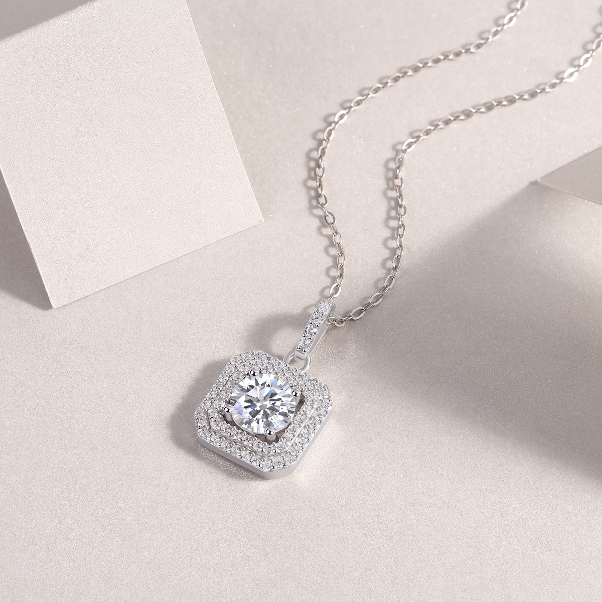 Sugar Diamond - A Fashionable And Luxurious Diamond Jewelry Piece Set With 1-carat Moissanite S925 Sterling Silver And Platinum-plated Pendant