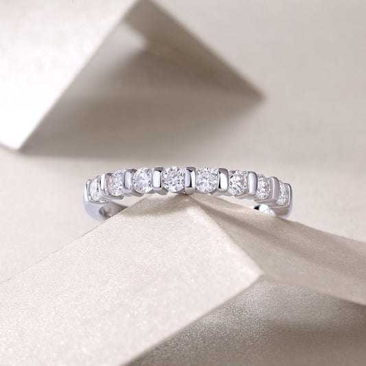 Luminous Elegance – Moissanite Silver Ring