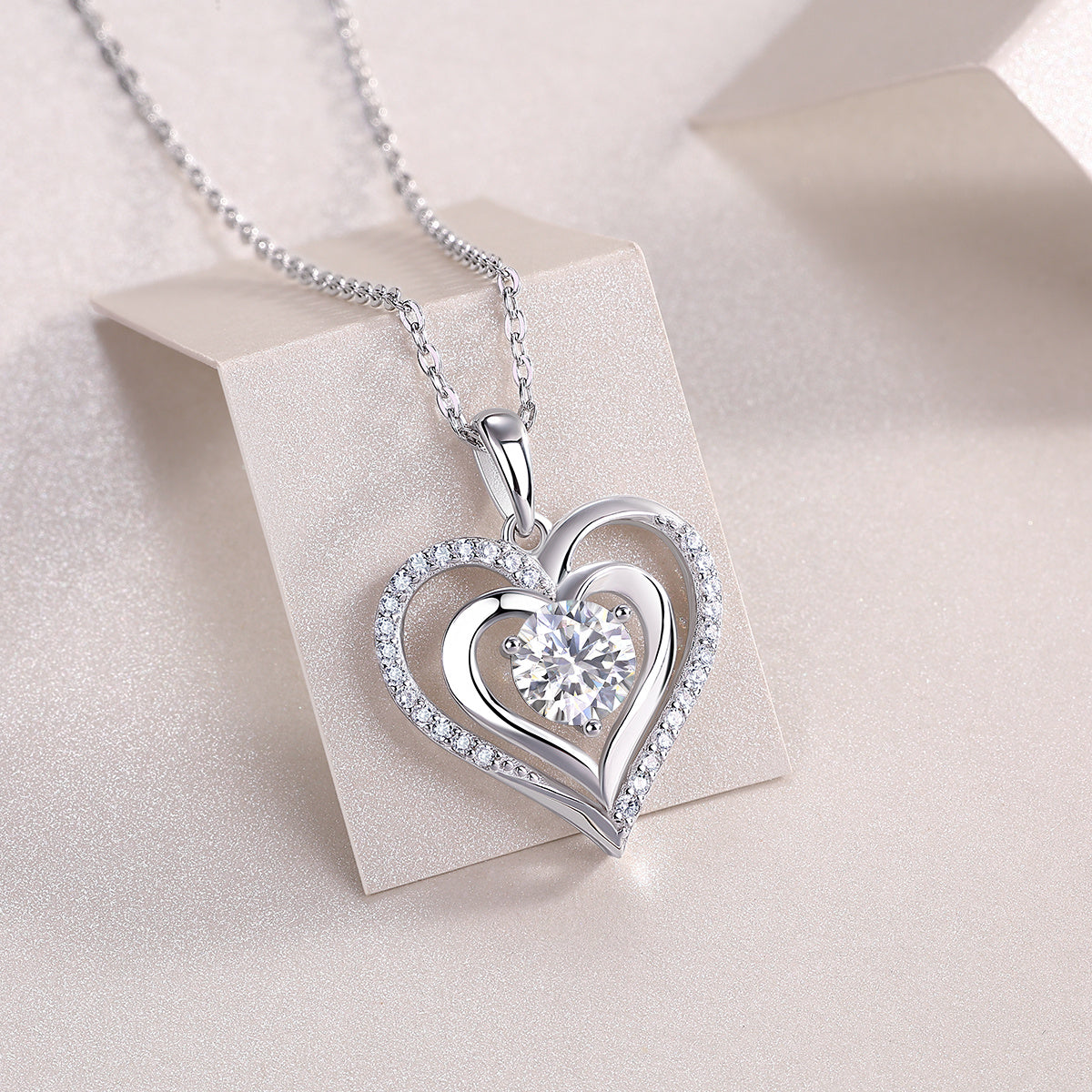 Heart-to-heart Connection - A Fashionable And Luxurious Diamond Jewelry Pendant Set With 1-carat Moissan Diamond S925 Sterling Silver And Platinum Plating
