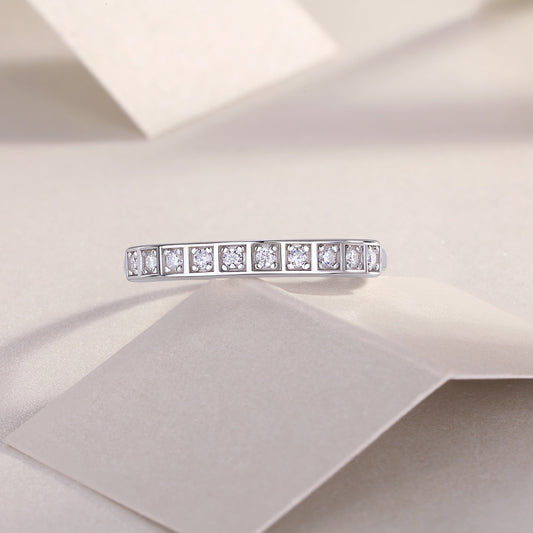 Brilliant Elegance – Moissanite Silver Ring