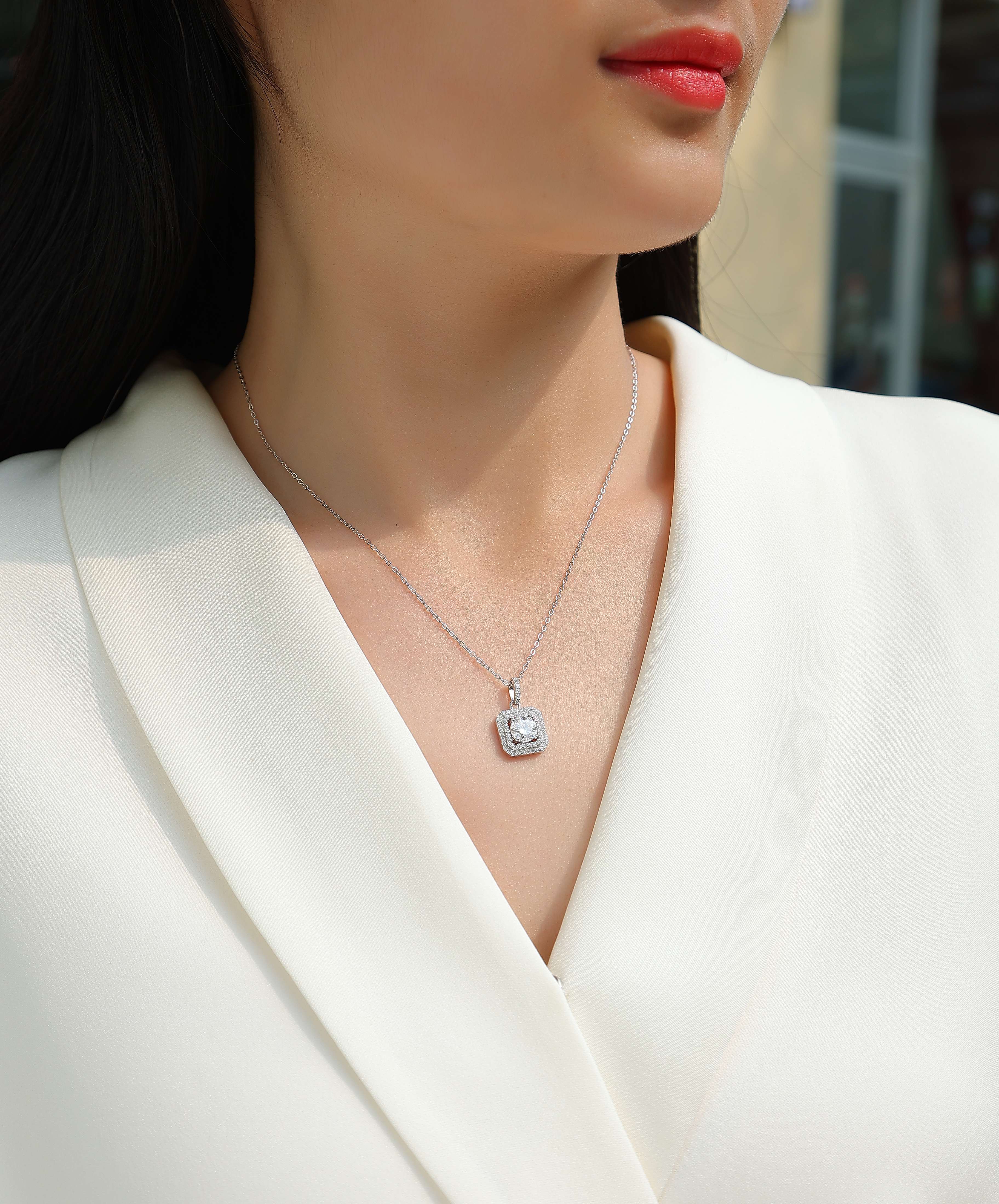 Sugar Diamond - A Fashionable And Luxurious Diamond Jewelry Piece Set With 1-carat Moissanite S925 Sterling Silver And Platinum-plated Pendant