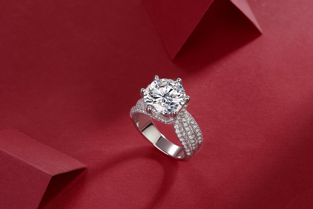 Grand Radiance – Moissanite Silver Ring