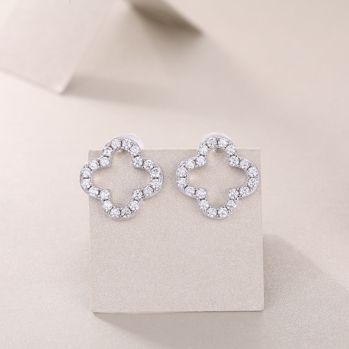 Elegant Shine – Moissanite Sterling Silver Stud Earrings